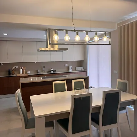 Oasis Mar 6 Apartment
